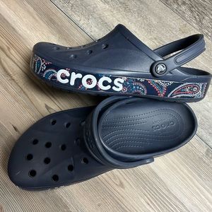 CROCS Paisley trim Navy Blue slip on M 12 Unisex